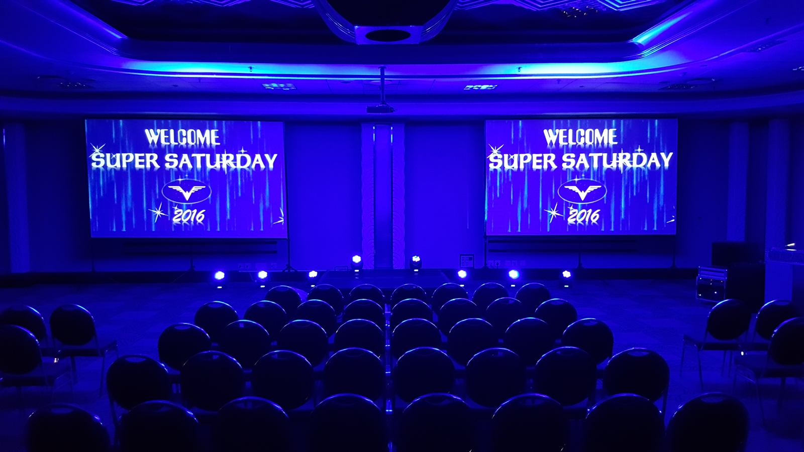 PROJECTOR AND SCREEN FOR HIRE GRAVITY DJ STORE GRAVITY SOUND LIGHTING