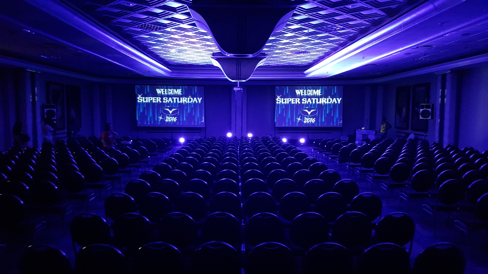 PROJECTOR AND SCREEN FOR HIRE GRAVITY DJ STORE GRAVITY SOUND LIGHTING